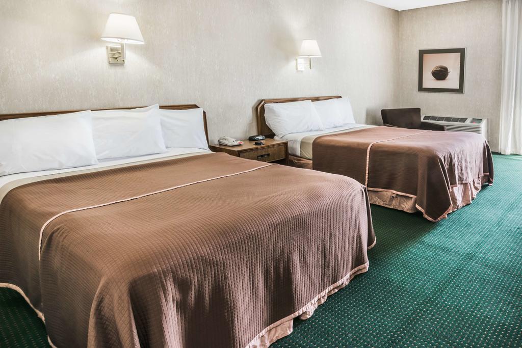 Howard Johnson By Wyndham Milford/New Haven Extérieur photo