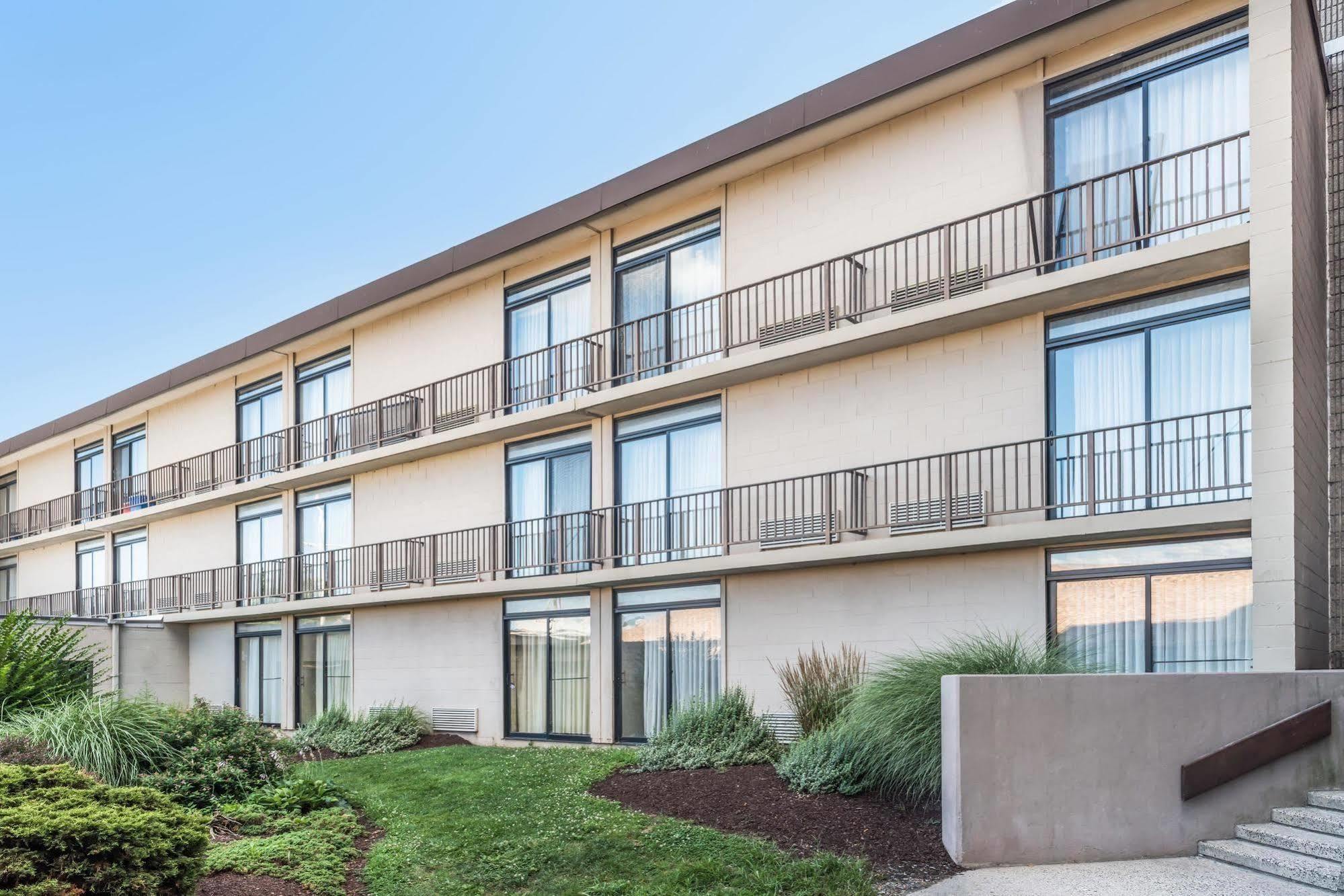 Howard Johnson By Wyndham Milford/New Haven Extérieur photo